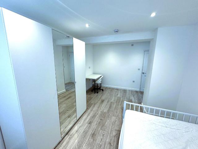 Room for rent in Seven Kings, Greater London