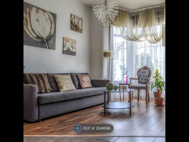 Apartment for rent in Seven Kings, Greater London