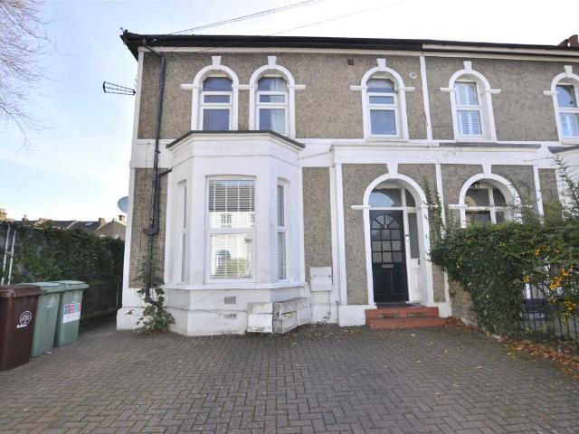Apartment for rent in London Borough of Sutton, Greater London