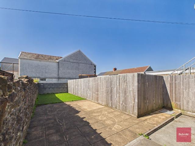 Apartment for rent in Cwmbwrla, Nangreaves