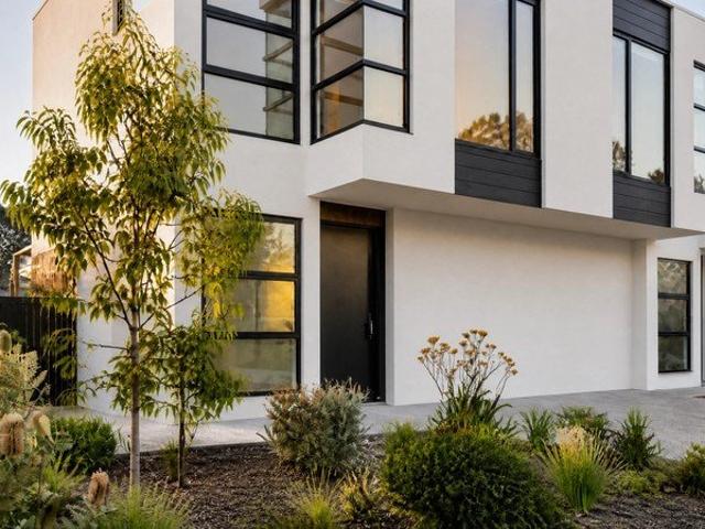 Cottage for sale in Camerons Creek, Victoria