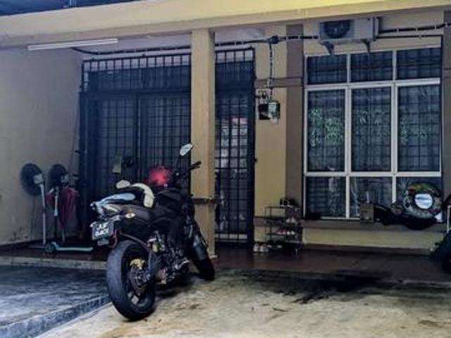 Terraced House for sale in Malaka