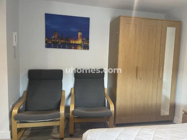 Studio for rent in Huddersfield, West Yorkshire