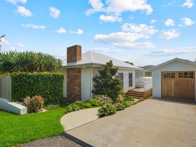 House for rent in Forresters Beach, Central Coast Council