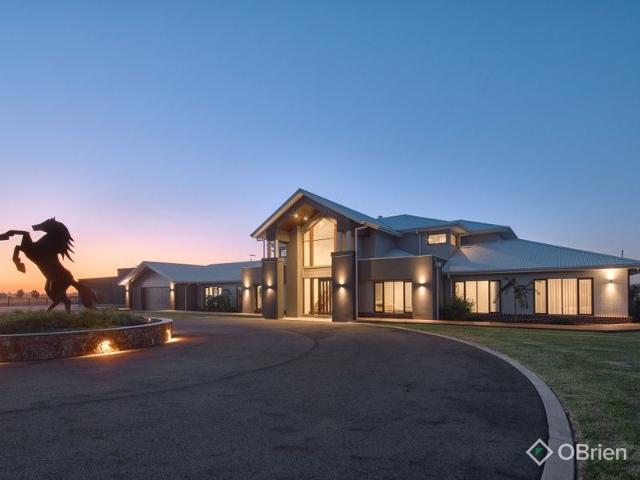 Cottage for sale in Longwarry, Victoria
