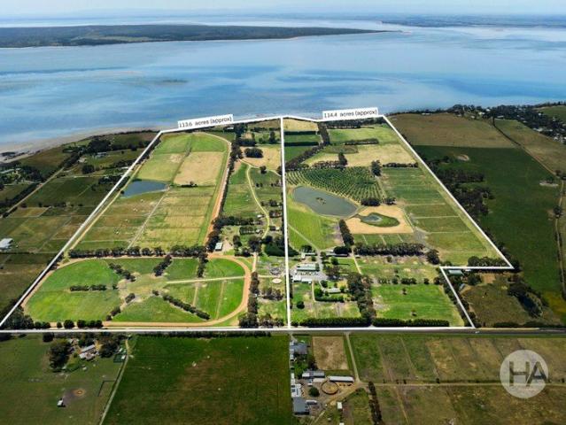 Cottage for sale in Corinella, Victoria