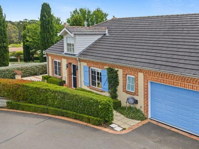 Villa for sale in Manchester Square, New South Wales