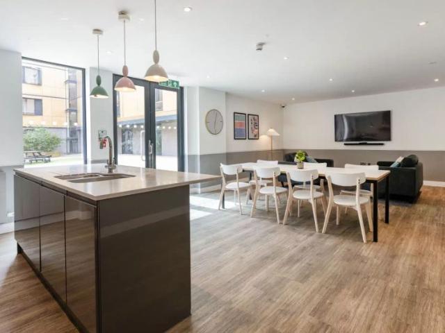 Studio for rent in St. Mildred's, The Bridge
