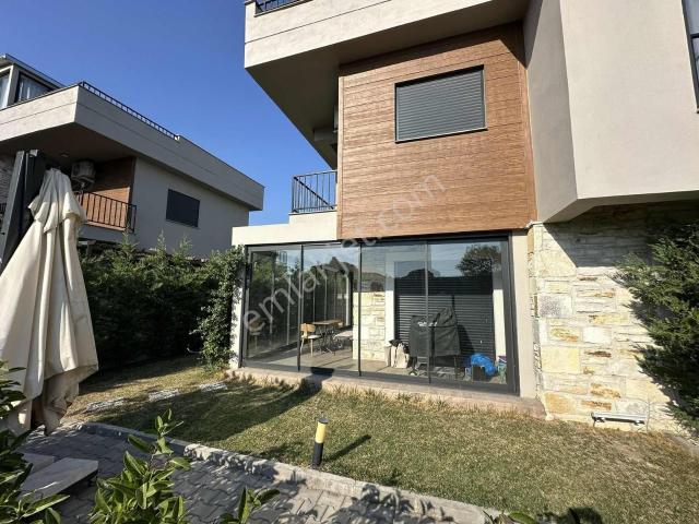 Foça, İzmir içerisinde kiralık Villa