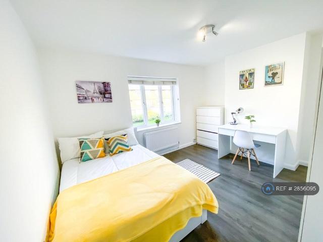 Apartment for rent in Poplar Grove, Greater London