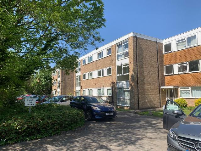 Apartment for rent in Hampton Hill, Greater London