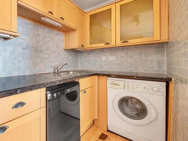Apartment for rent in Little Stanmore, Greater London