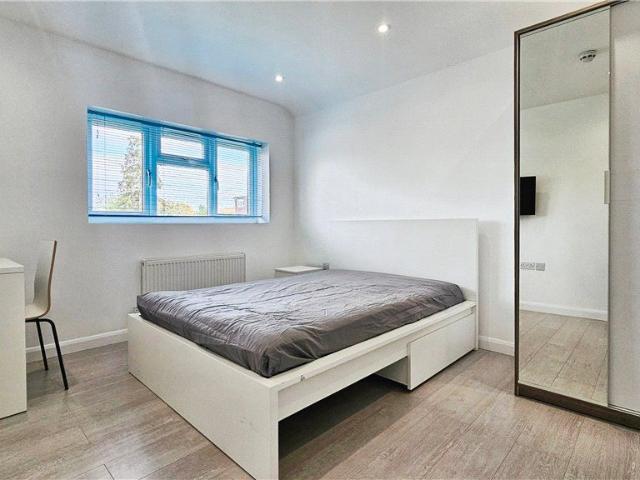 Room for rent in Lower Halliford, Surrey