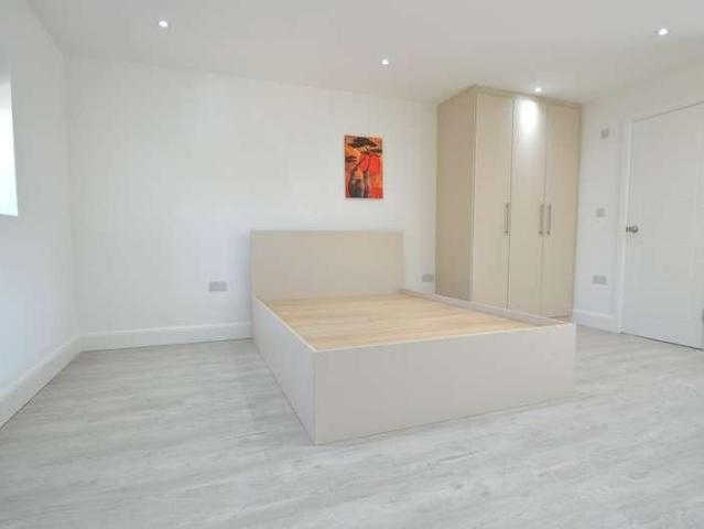 Apartment for rent in Stanwell, Spelthorne