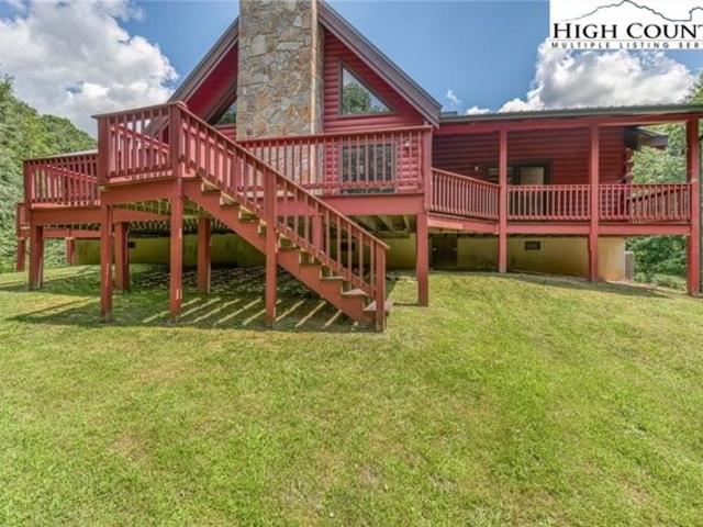 House for sale in Elk Park