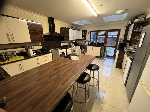 Studio for rent in Whitton, Greater London