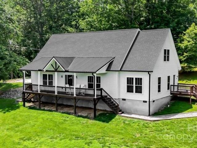 House for sale in Hendersonville