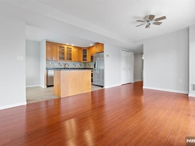 Condo for sale in Edgewater, New Jersey