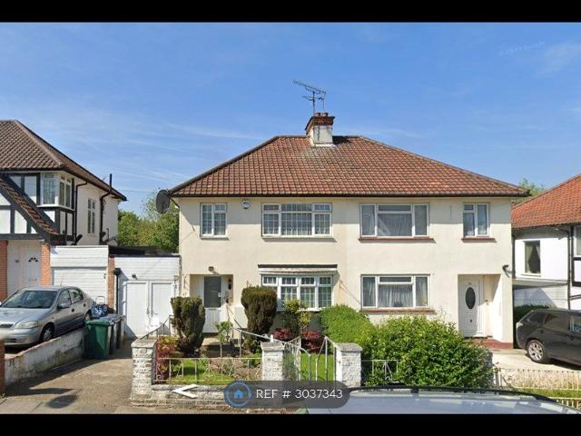 Apartment for rent in The Hale, Greater London