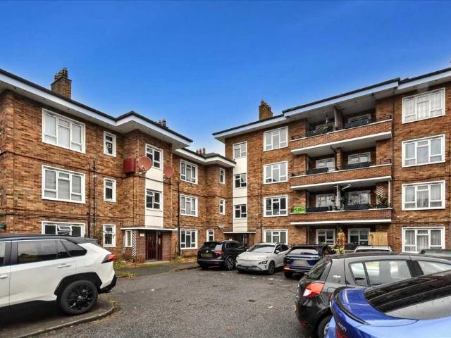 House for rent in London Borough of Hounslow, Greater London