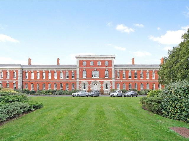 Apartment for rent in Blackhills, Surrey