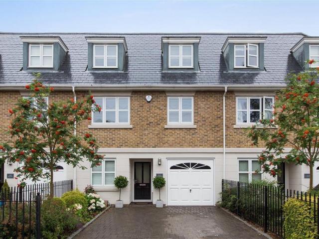 House for rent in Blackhills, Surrey
