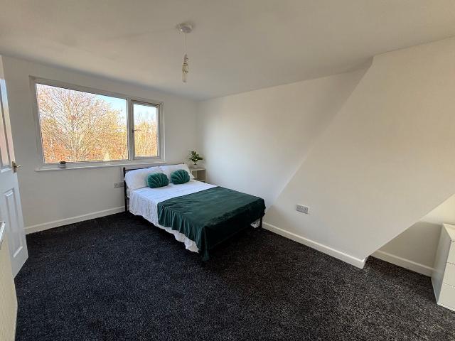 Room for rent in Hollinwood, Pendock