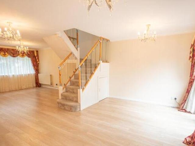 House for sale in Ascot