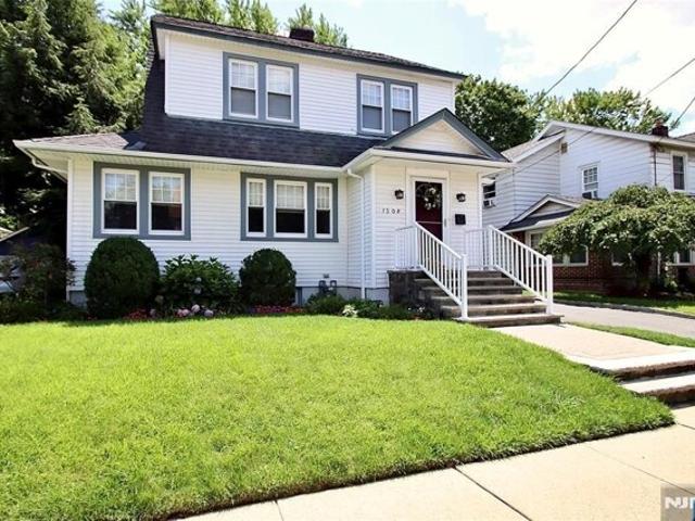 House for sale in Fair Lawn, New Jersey