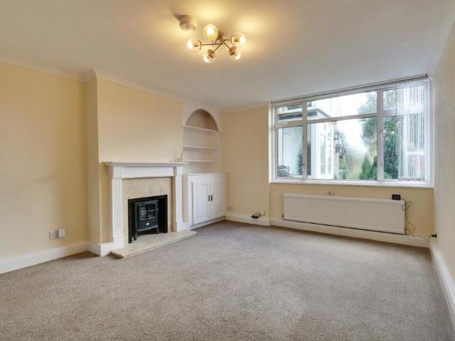 Apartment for rent in Longlands, Greater London