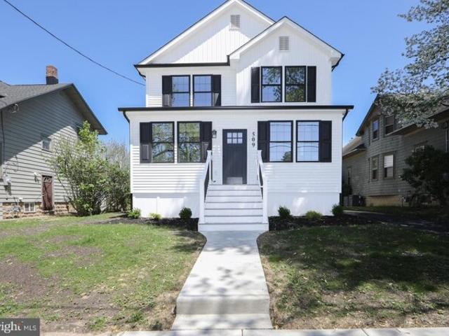 House for sale in Audubon