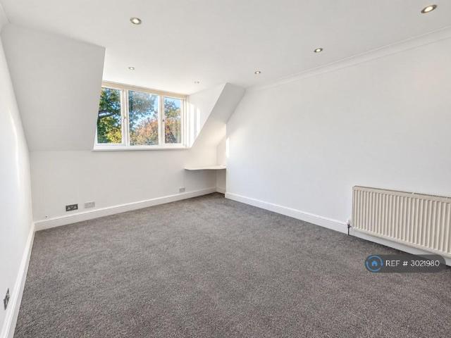 Apartment for rent in Eastcote, Greater London
