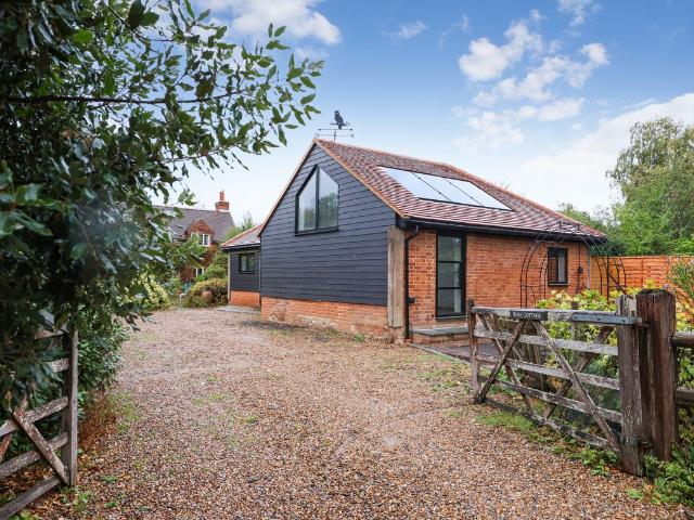 House for rent in Elm Corner, Guildford