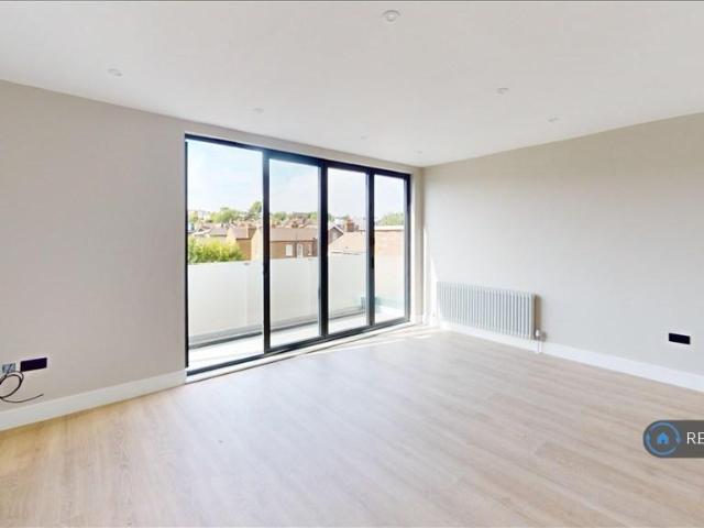 Apartment for rent in London Borough of Merton, Merton Park