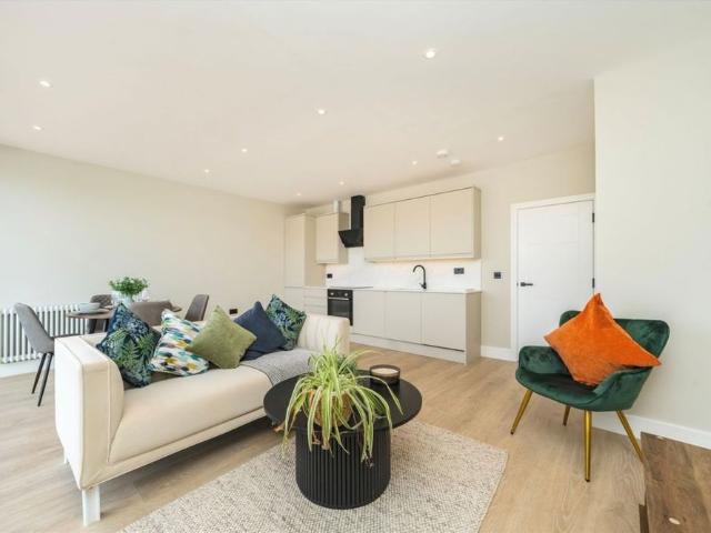 Apartment for rent in London Borough of Merton, Merton Park