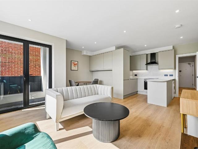Apartment for rent in London Borough of Merton, Merton Park