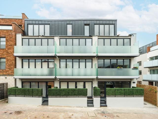 Apartment for rent in London Borough of Merton, Merton Park
