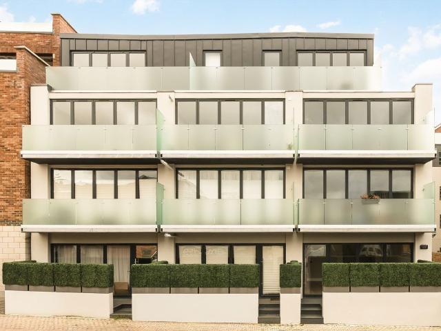Apartment for rent in London Borough of Merton, Merton Park