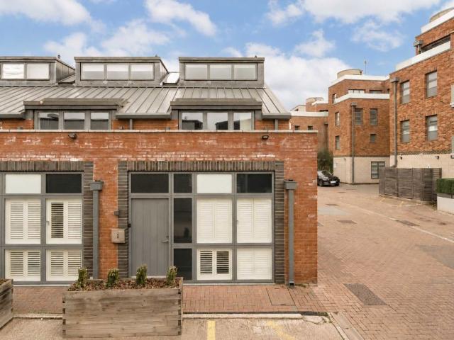 Apartment for rent in London Borough of Merton, Greater London