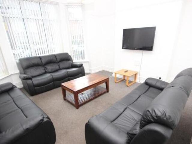 House for rent in Calderstones