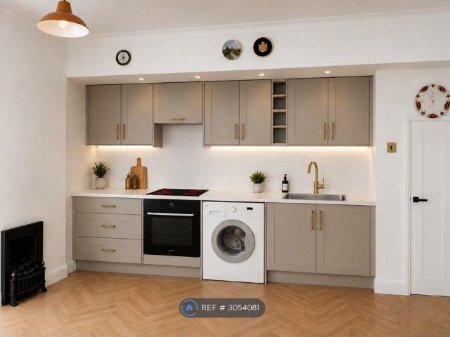 House for rent in London Borough of Havering, Greater London