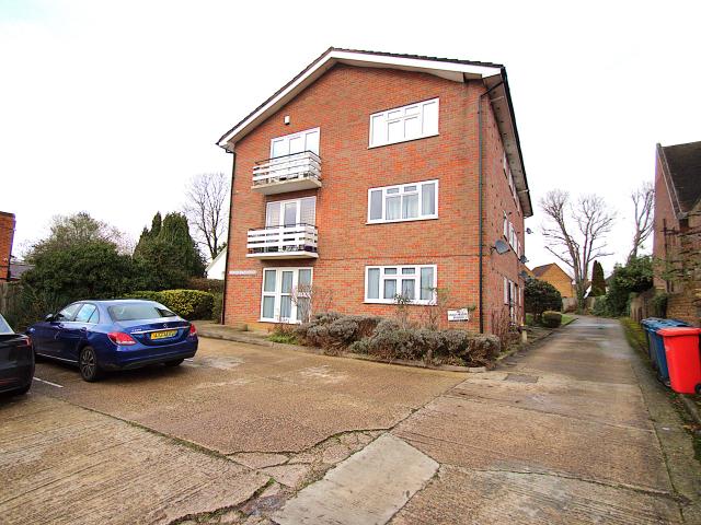 Apartment for rent in Pinner, Greater London