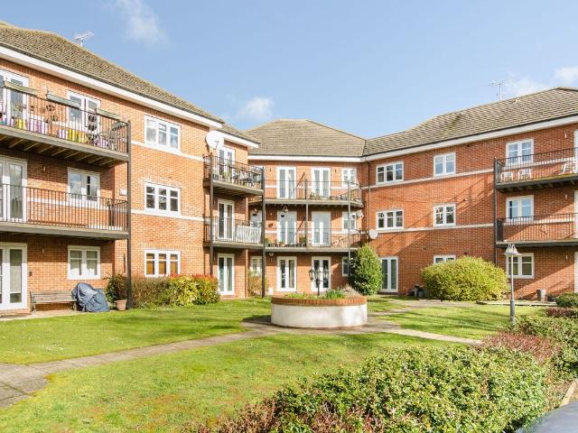 Apartment for rent in Pinner, Greater London