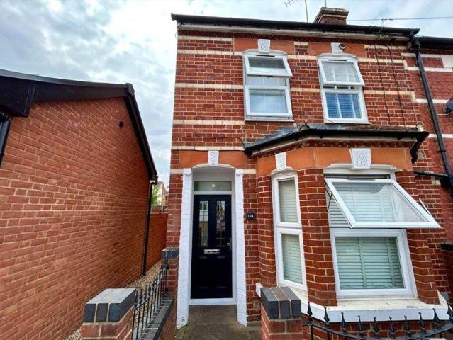 Studio for rent in Reading