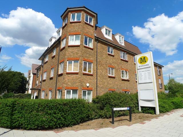 Apartment for rent in Longlands, Greater London