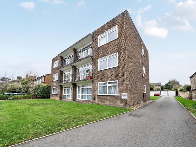 Apartment for rent in Longlands, Frognal