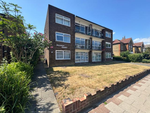 Apartment for rent in Longlands, Frognal