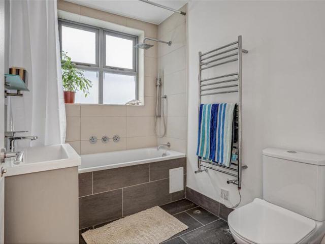 Apartment for rent in East Sheen, Greater London