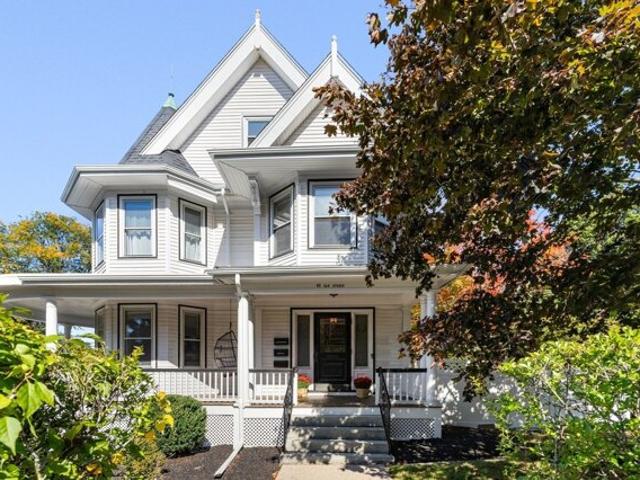 House for sale in Farm Hill, Stoneham