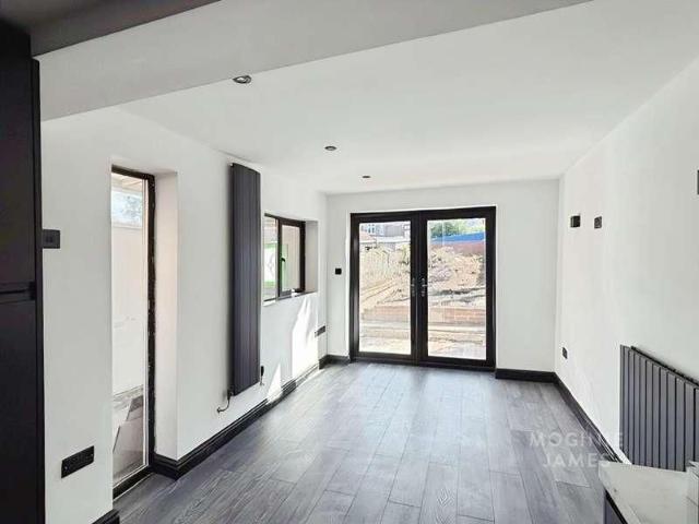 Apartment for rent in Plasnewydd, Falcon Lodge
